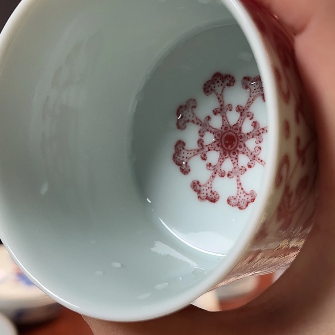 杯W**S缠枝莲釉里红杯（料点）