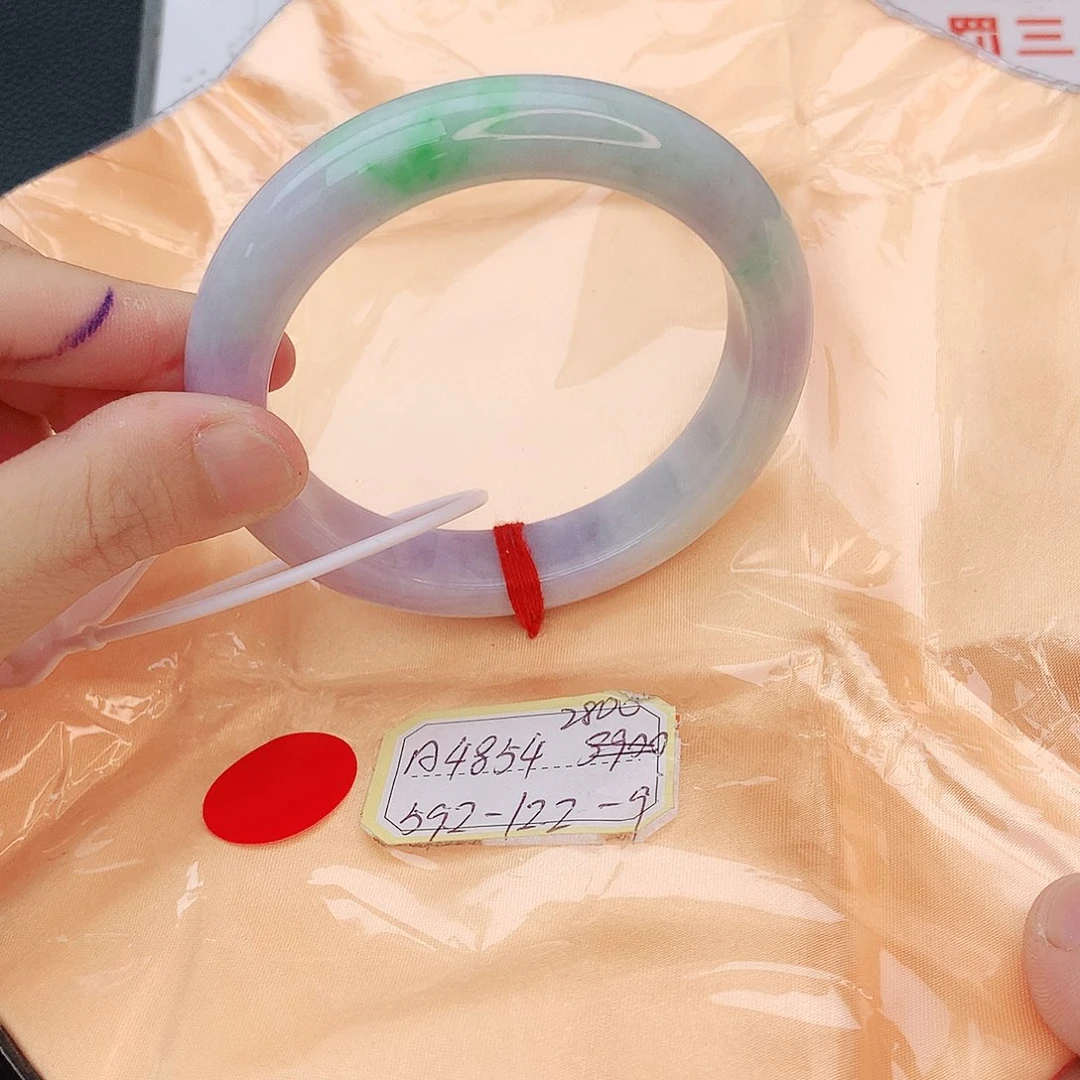 翡翠手镯未镶嵌翡翠