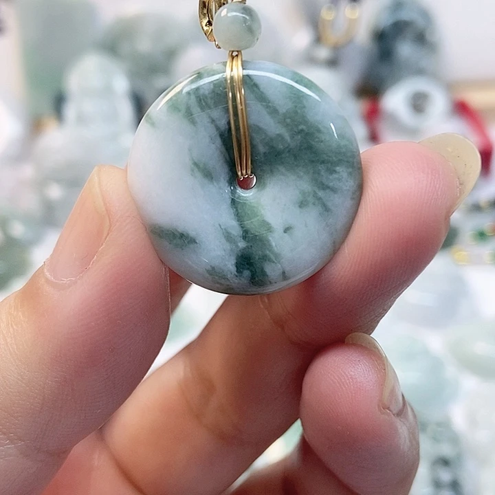 翡翠未镶嵌颈饰平安扣