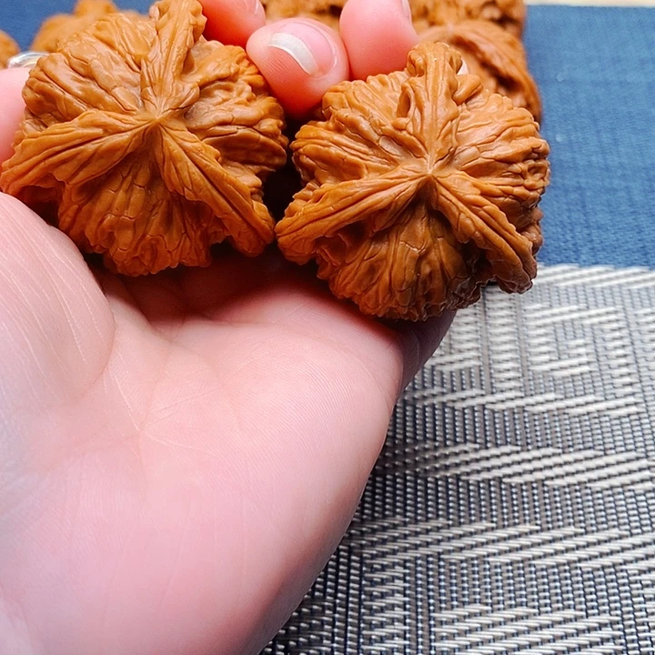 往***9文玩核桃吊坠三棱