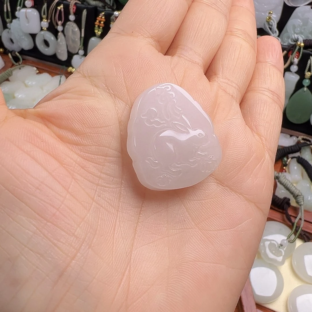 石英质玉未镶嵌颈饰