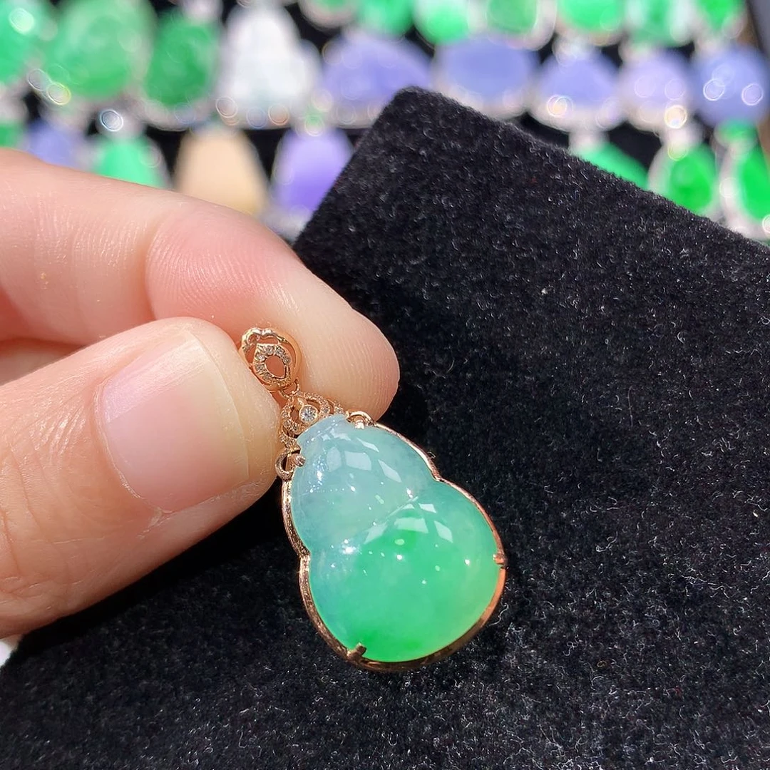 翡翠18K金镶嵌颈饰