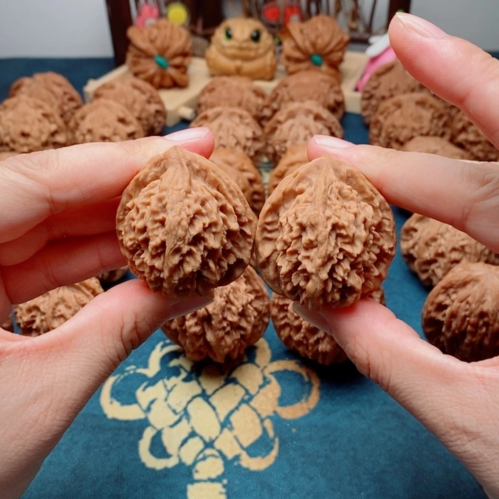 文玩核桃把件皇冠狮子头36