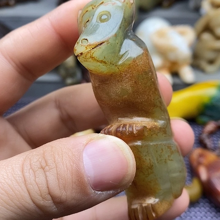 未镶嵌蛇纹石玉颈饰