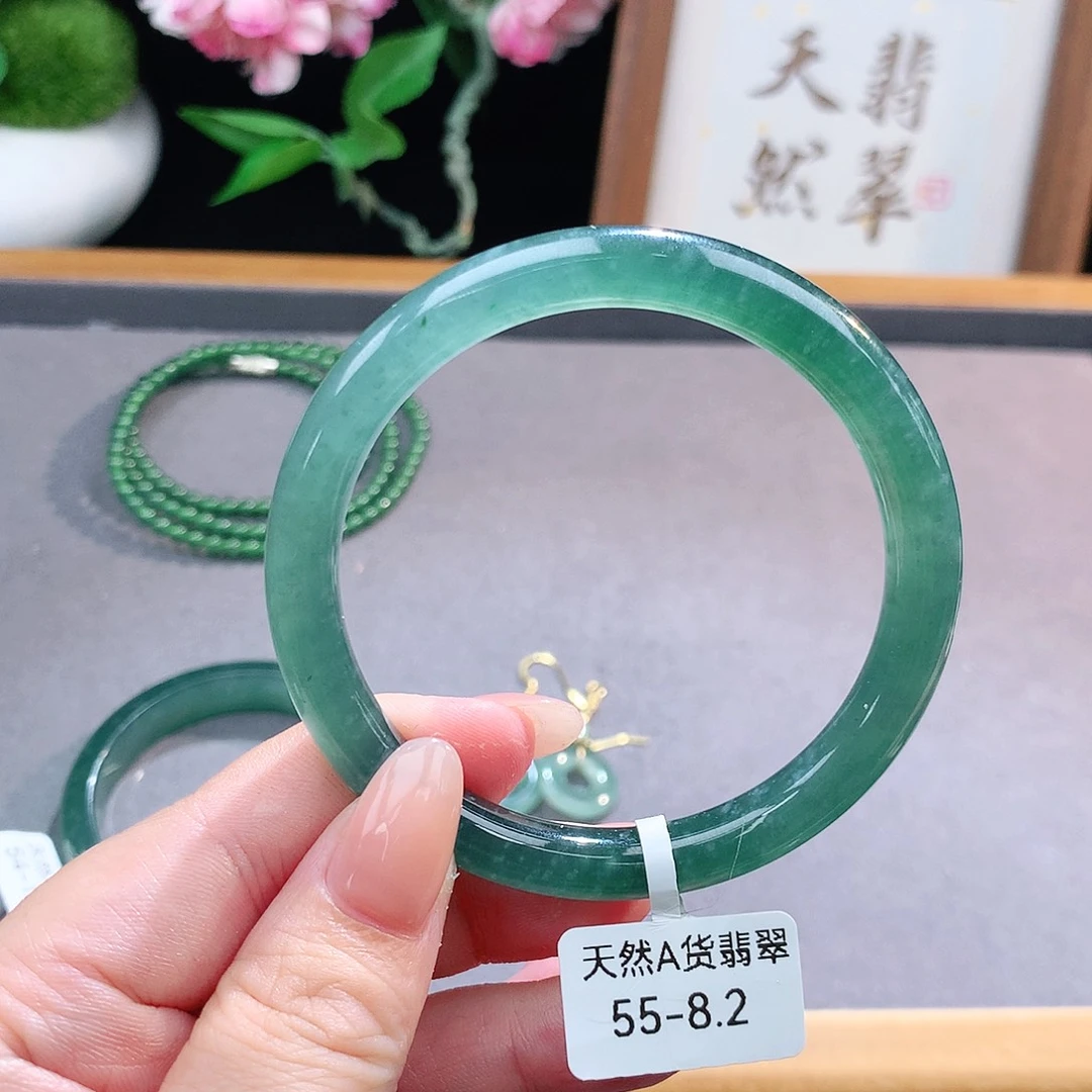 未镶嵌手镯（圆镯）翡翠