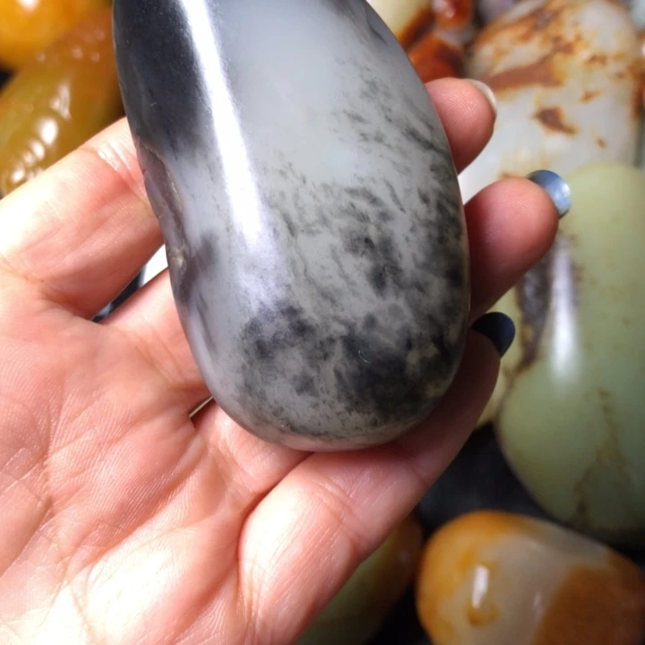 石***好和田玉未镶嵌珠宝奇石