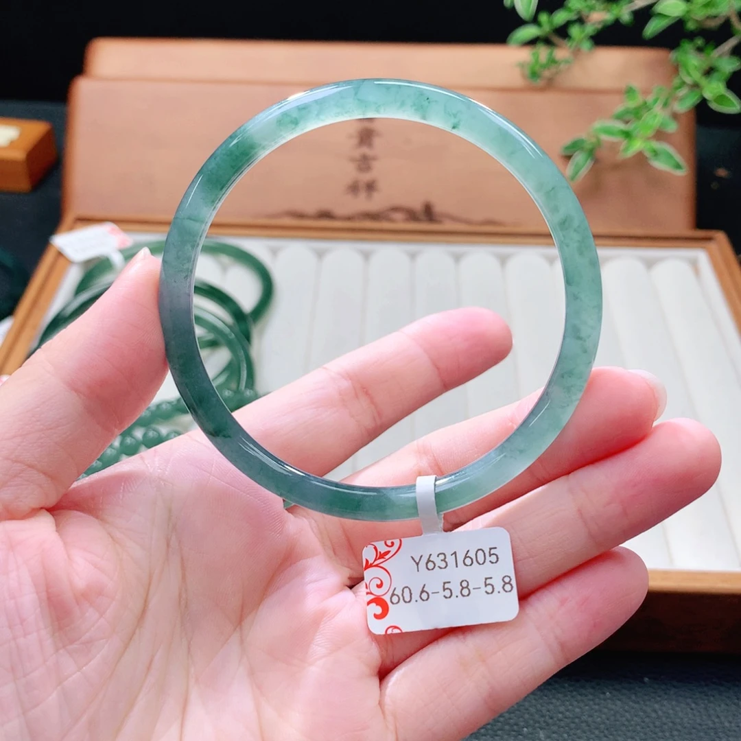 翡翠未镶嵌手镯（圆镯）