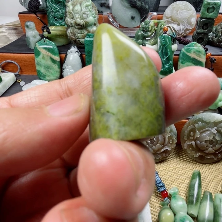 独山玉未镶嵌珠宝半成品