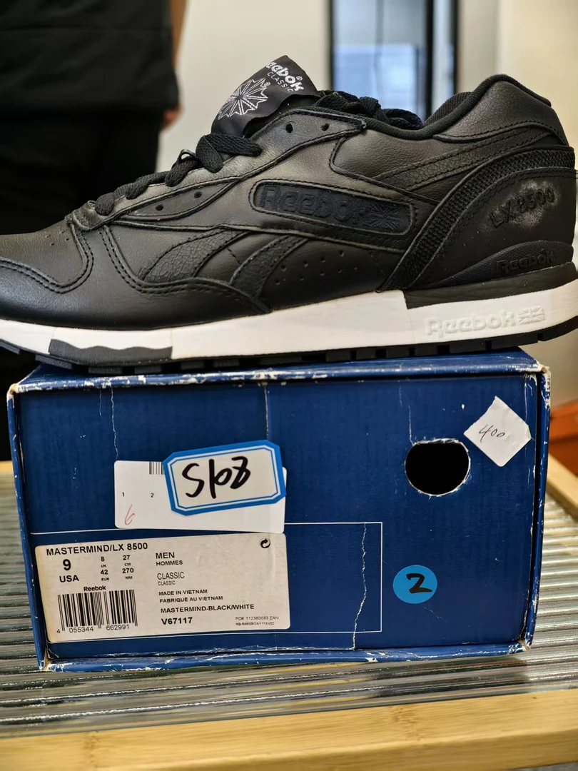 reebok 黑色运动鞋 全新原盒 43码 11.18 孙 S108