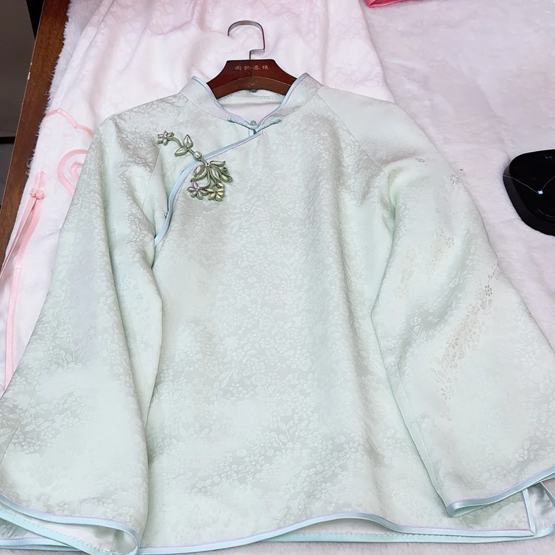 刺绣真丝浅绿色正绢上衣