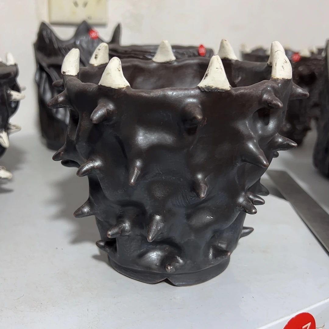 手捏有微小手工制作痕迹，内口12外高14