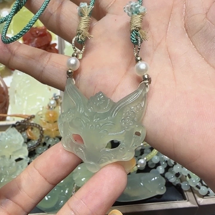 未镶嵌蛇纹石玉吊坠