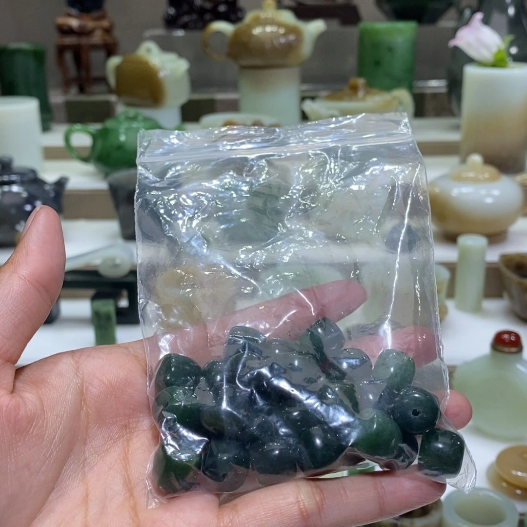和田玉把件未镶嵌碧玉微瑕福珠一包