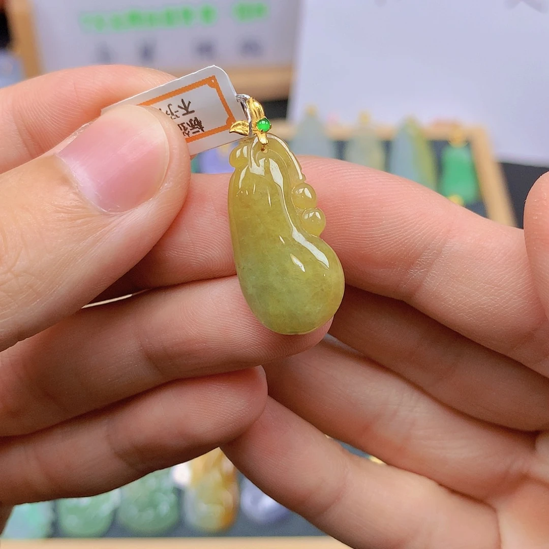 翡翠18K金镶嵌颈饰翡翠