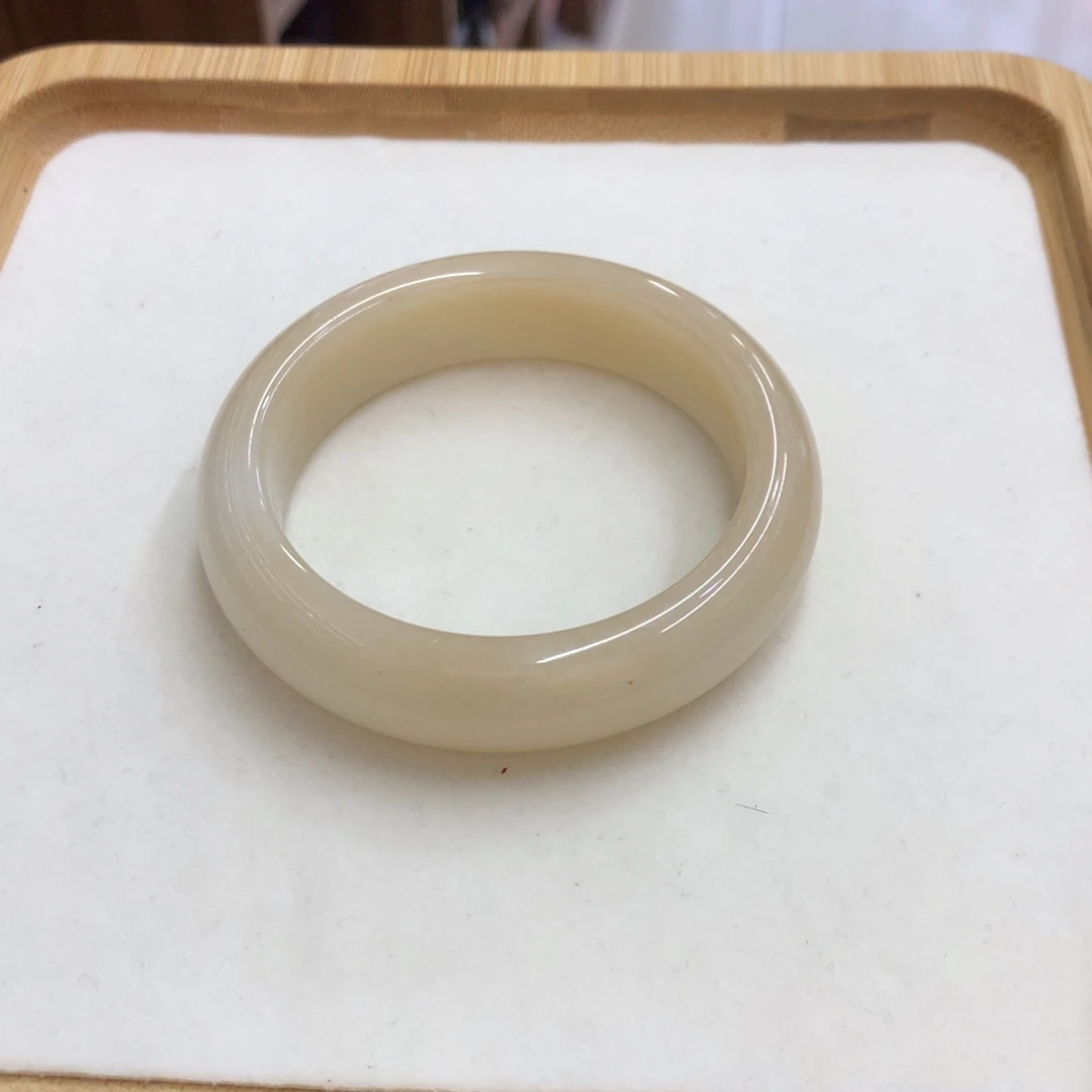石英质玉未镶嵌手镯