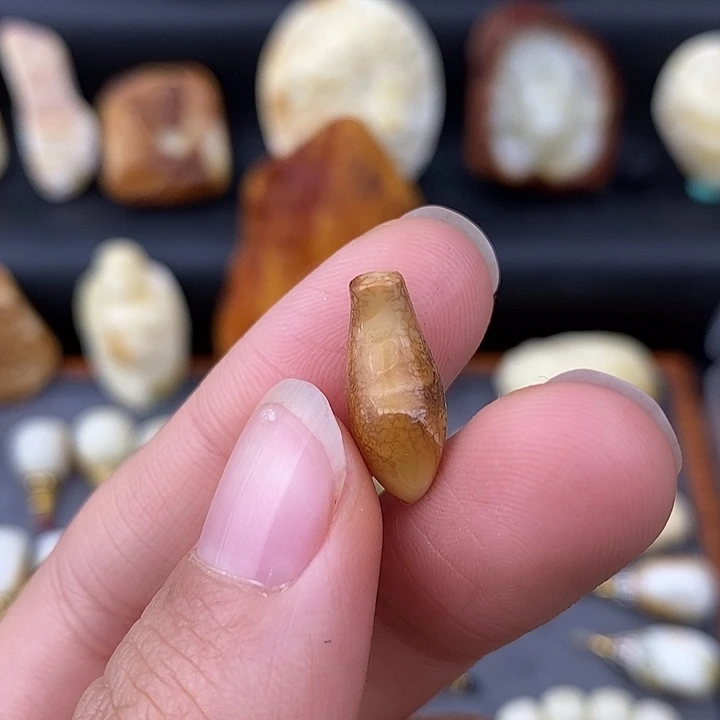 琥珀未镶嵌裸石侧挂i84