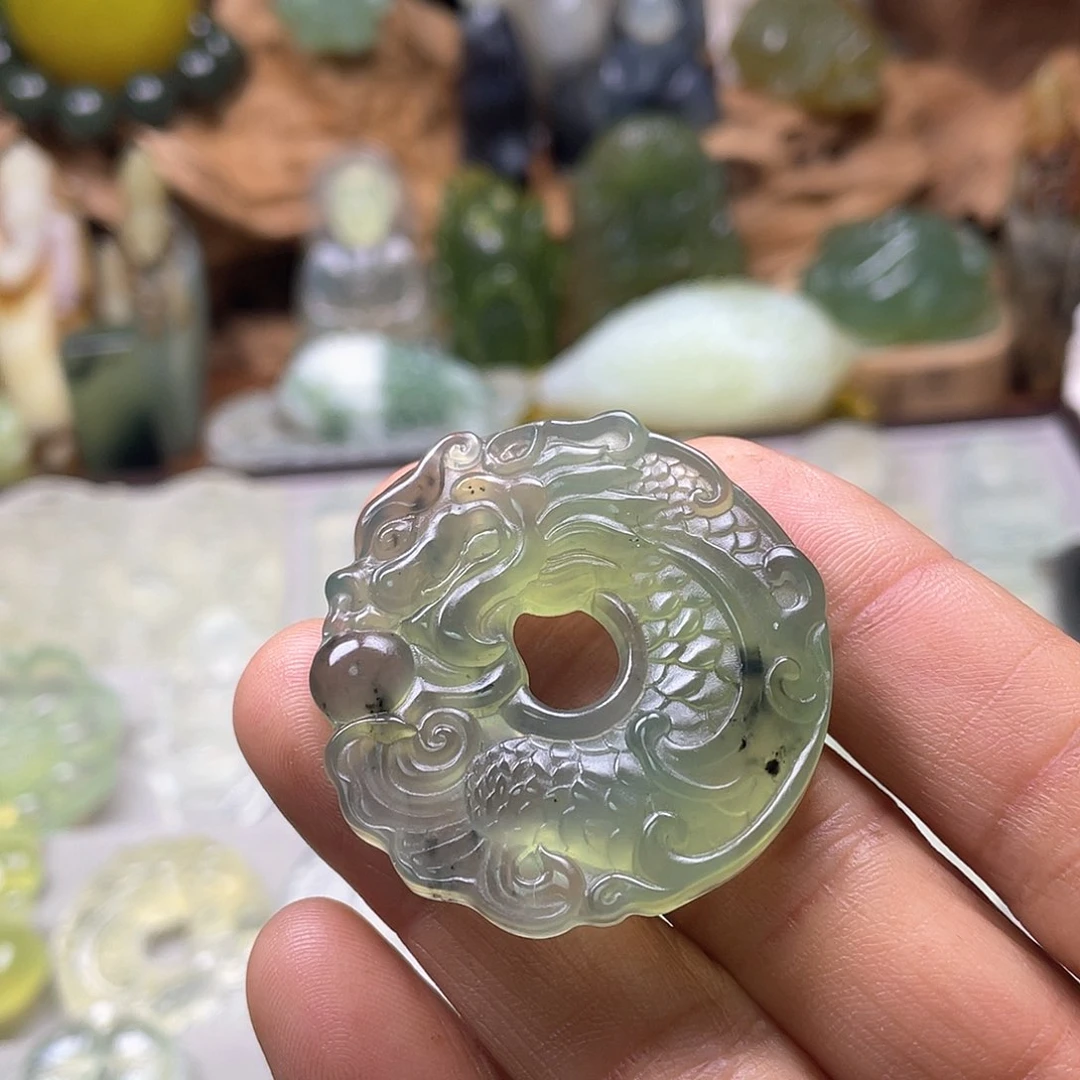 未镶嵌蛇纹石玉珠宝奇石
