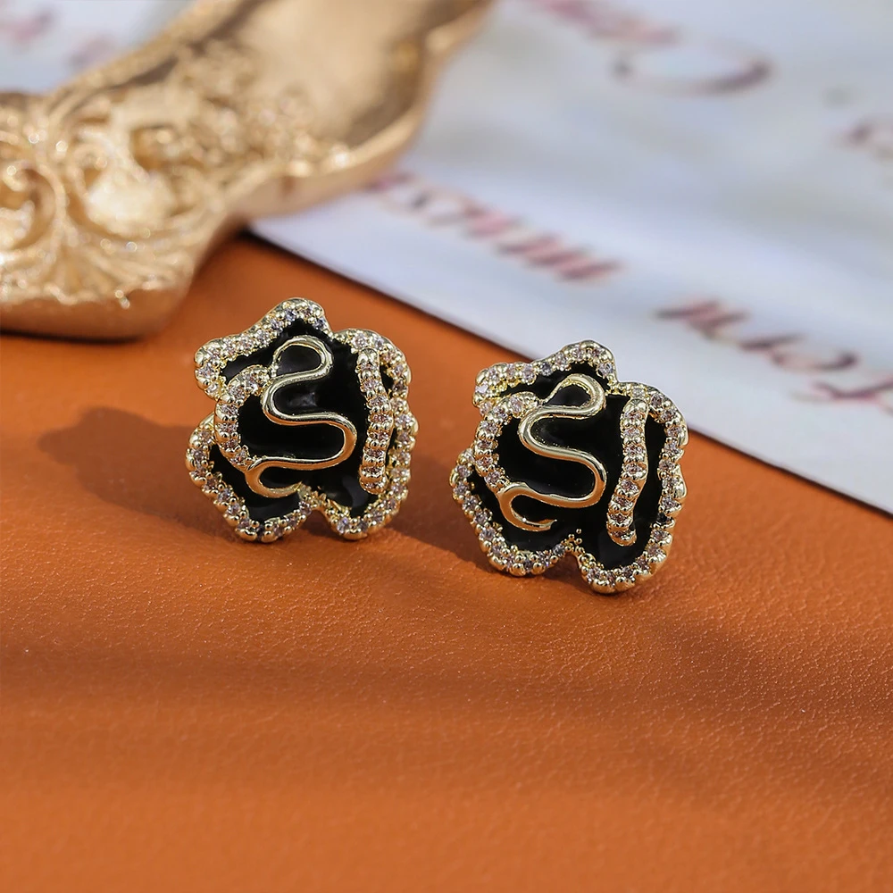 铜合金亚克力耳饰 S925银针甜酷风黑色山茶花耳钉时尚高级感轻奢