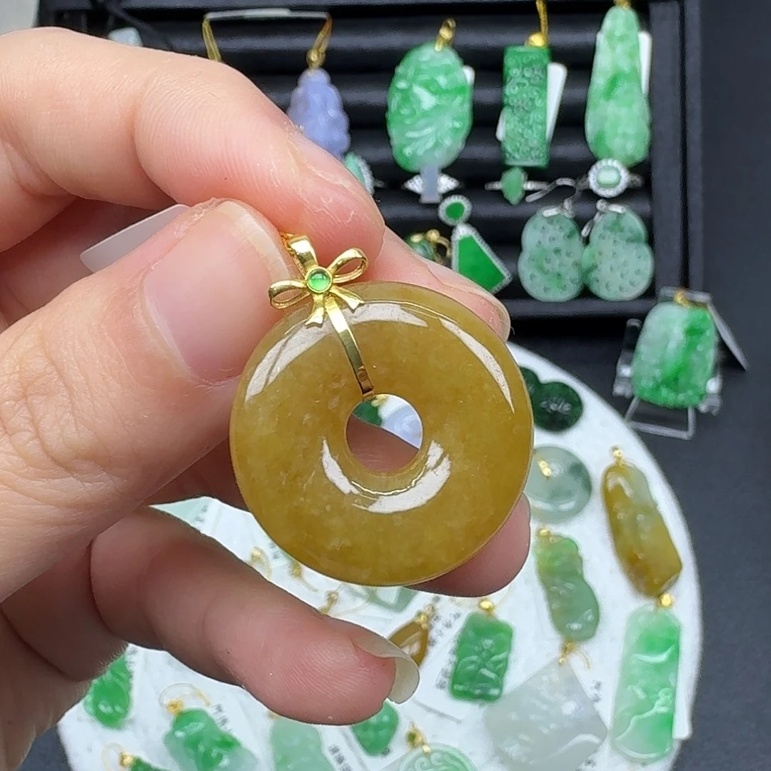 翡翠18K金镶嵌颈饰