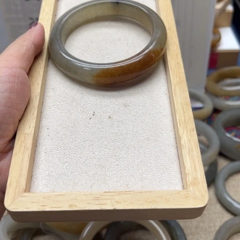 未镶嵌手镯石英质玉