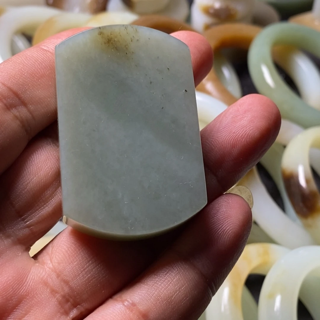 *****和田玉未镶嵌颈饰