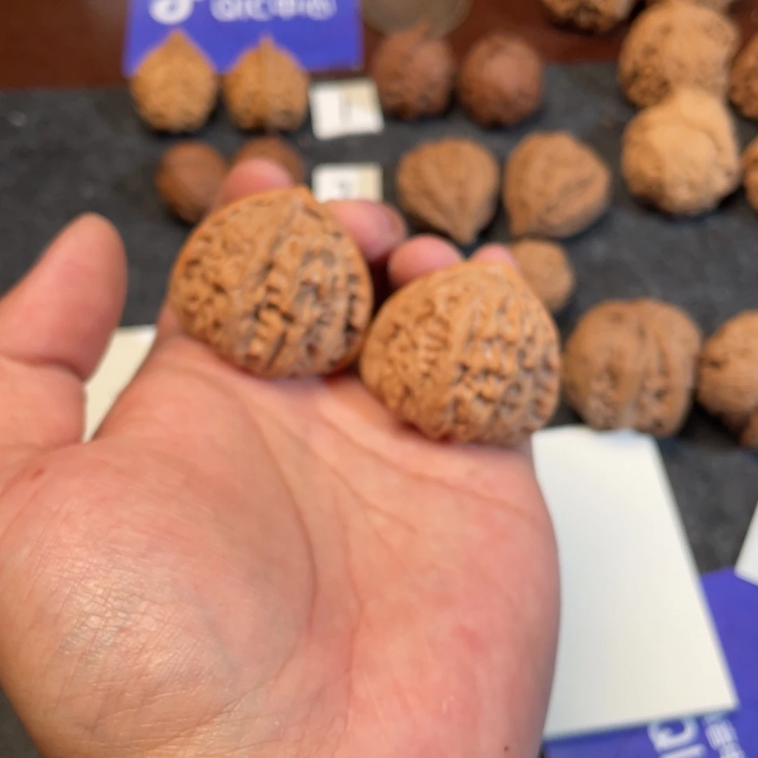 文玩核桃把件文玩核桃吊坠麻核桃三角白