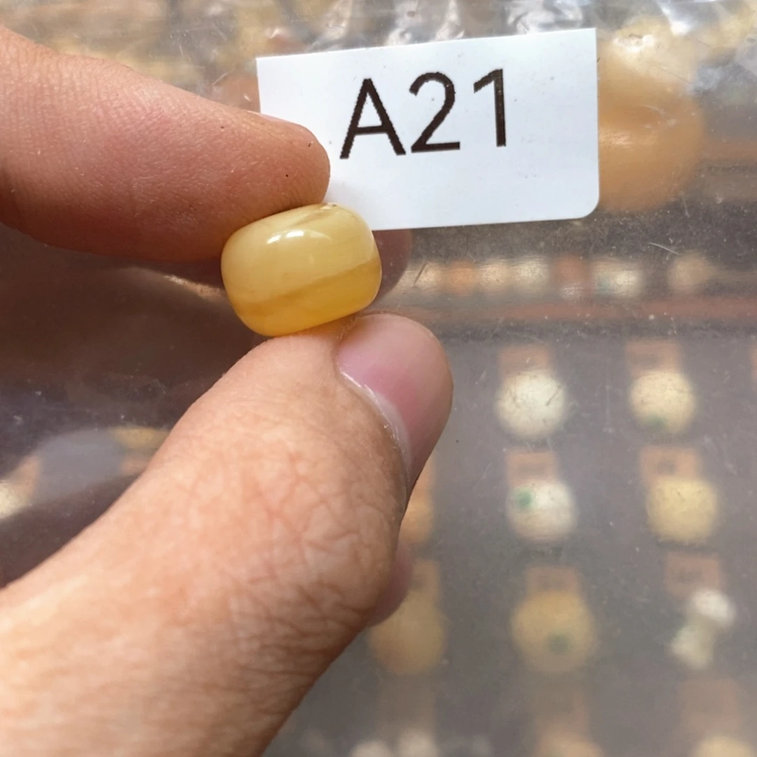 德***亚蜜蜡未镶嵌裸石好