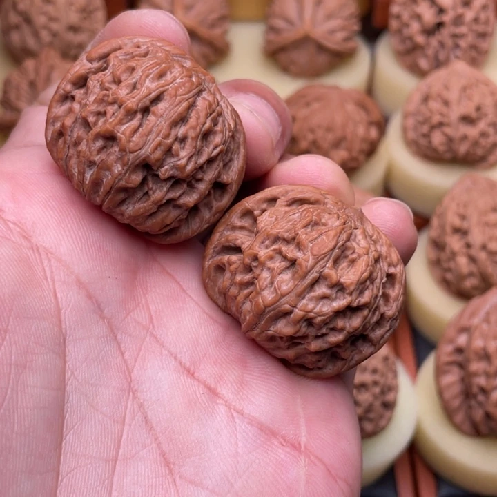 阿***y把件文玩核桃37+左右山地老树红皮磨盘