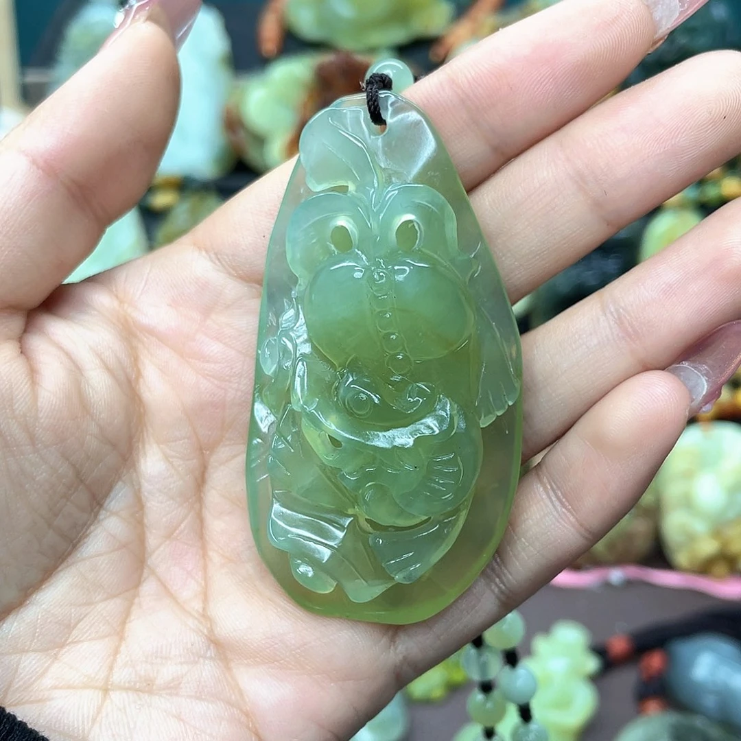 蛇纹石玉颈饰未镶嵌