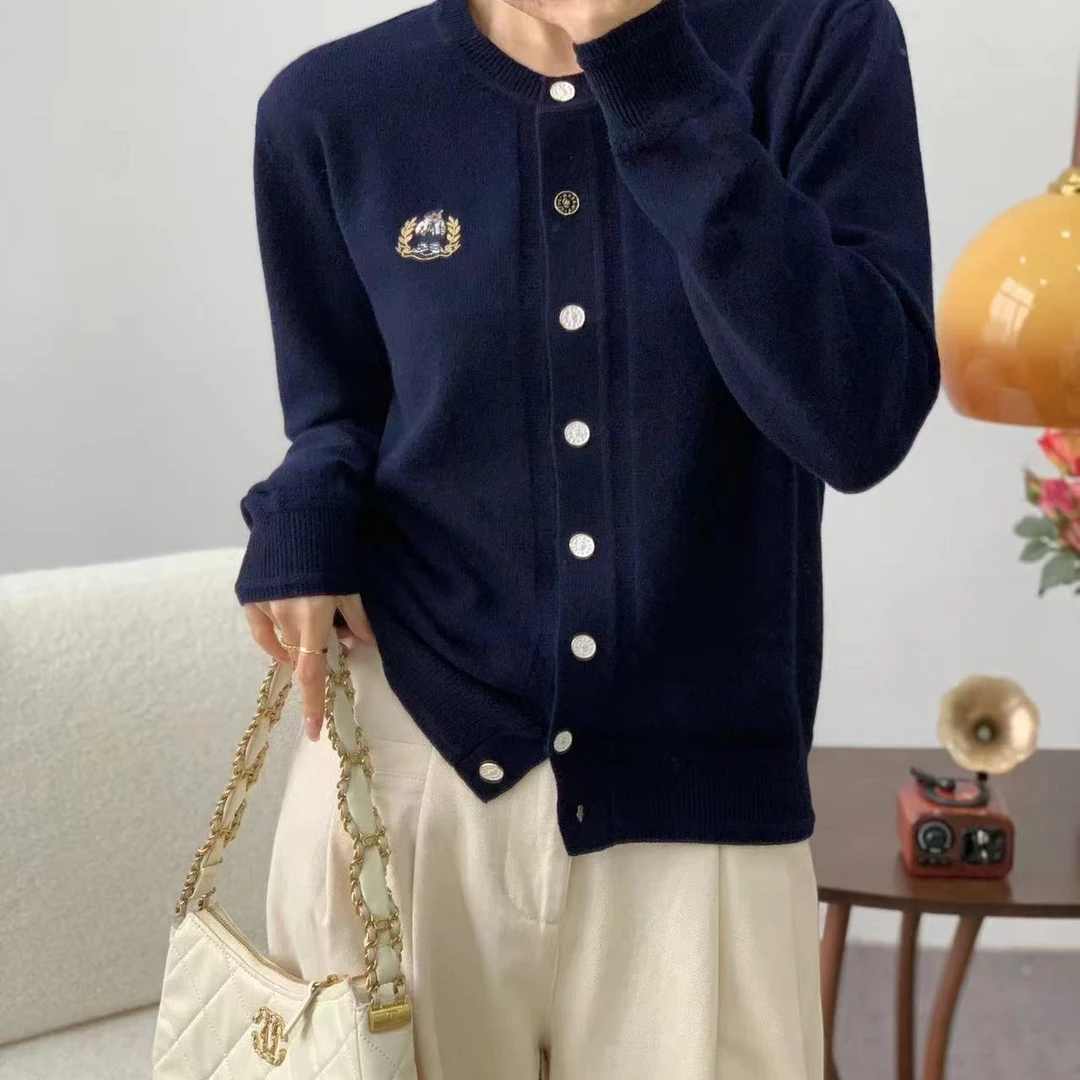 7320针织开衫上衣女装冬季新款气质时尚刺绣外套