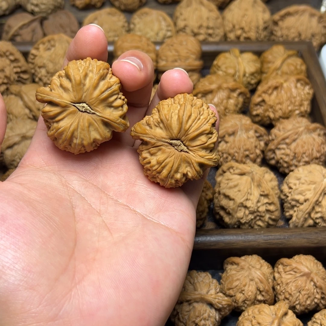 糖***蛋文玩核桃吊坠白狮子