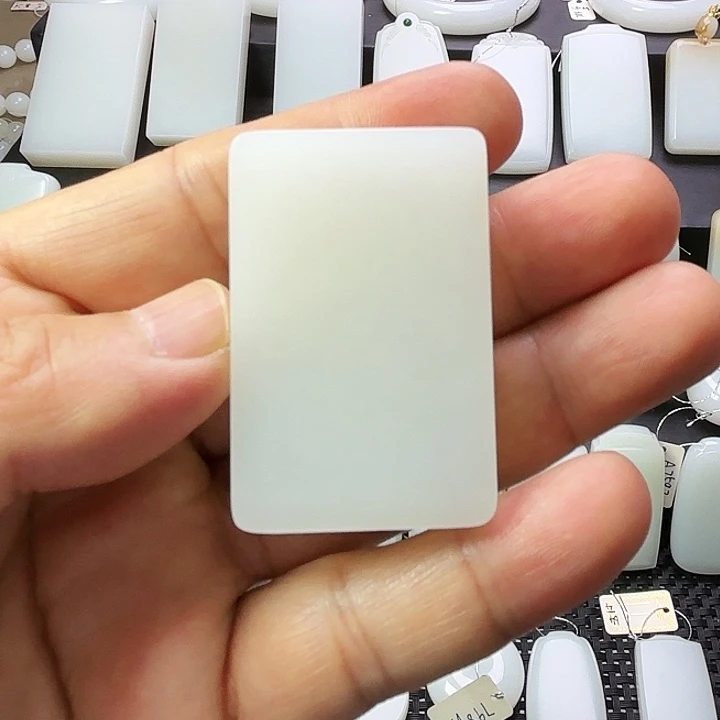 和田玉颈饰未镶嵌黑*