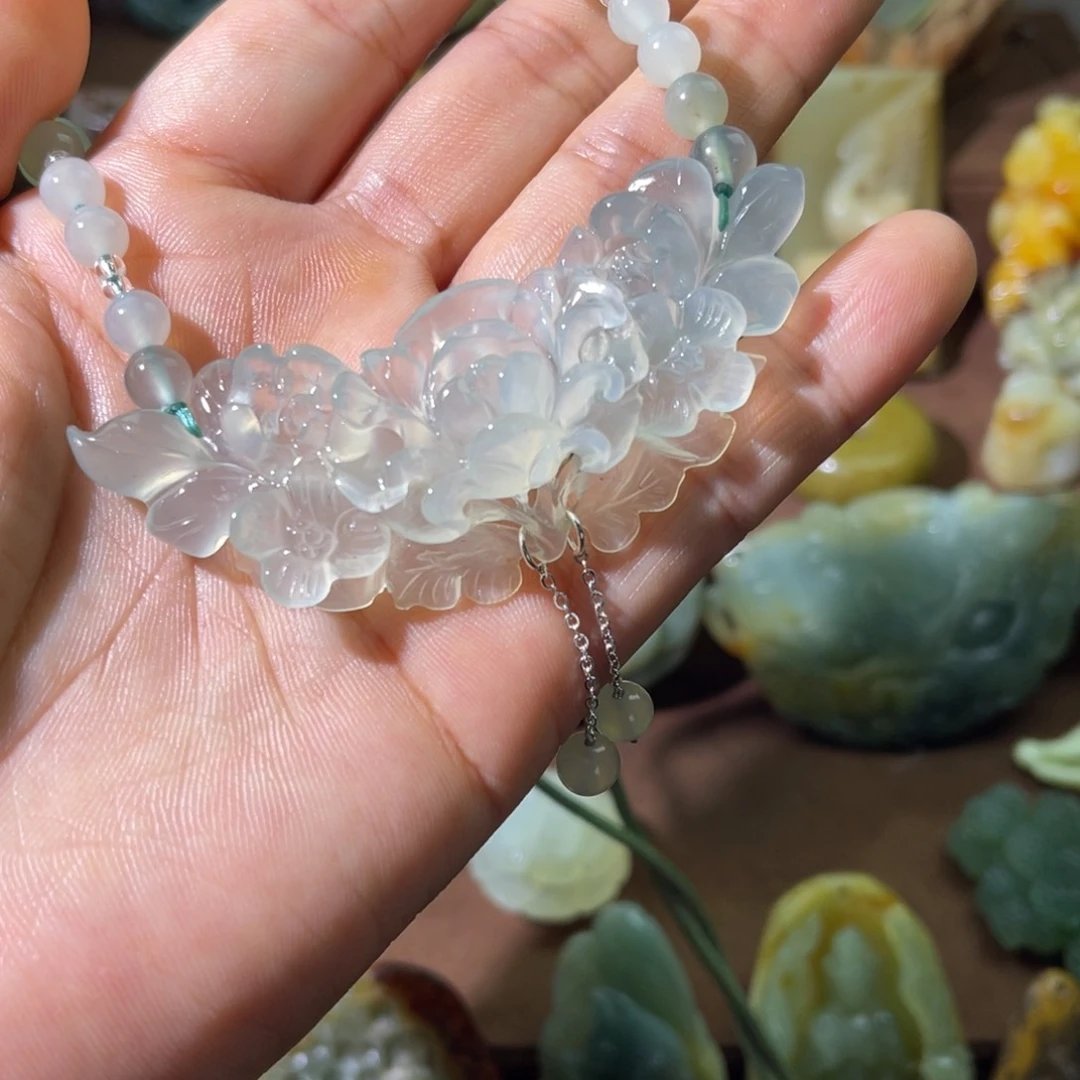 蛇纹石玉未镶嵌颈饰