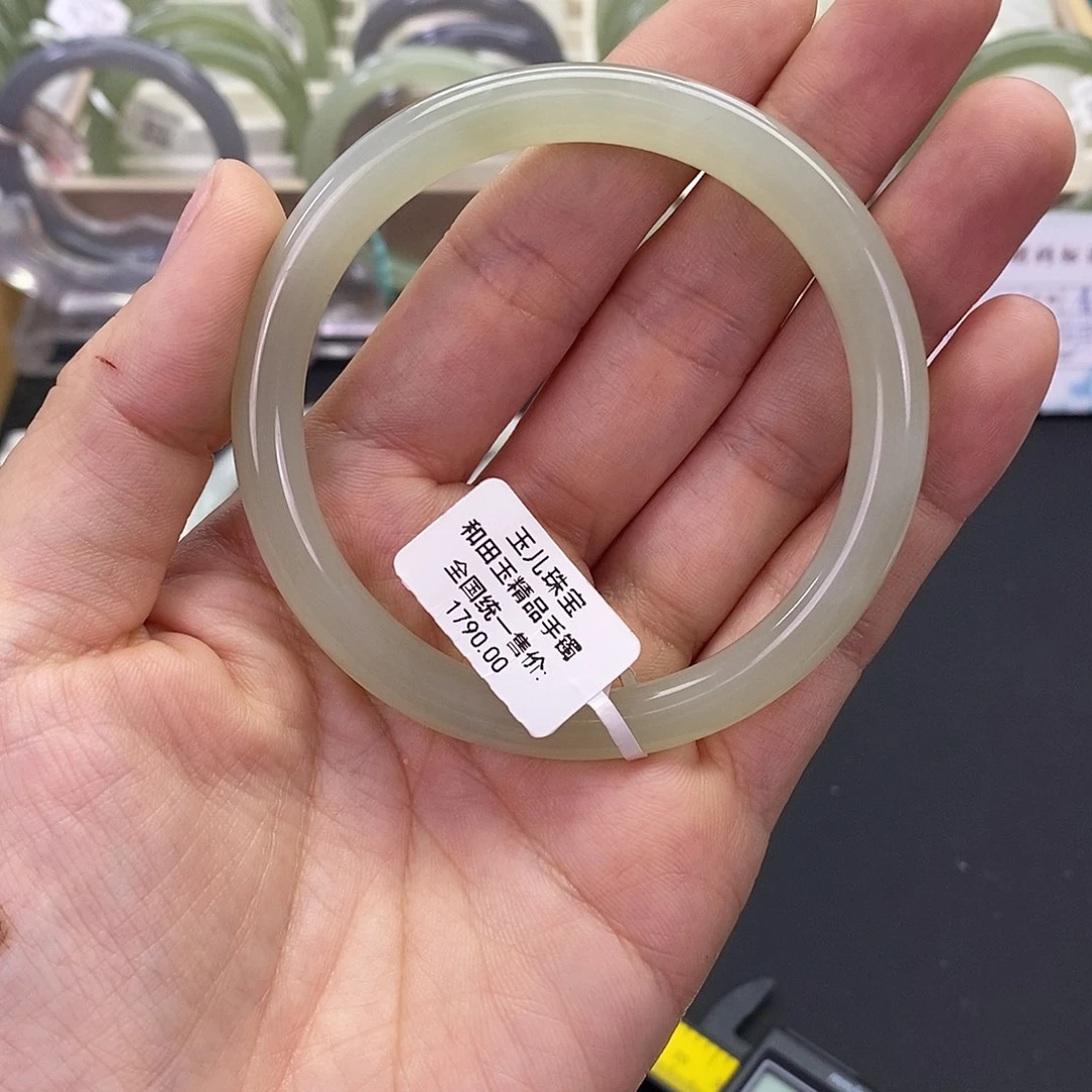 和田玉未镶嵌手镯58