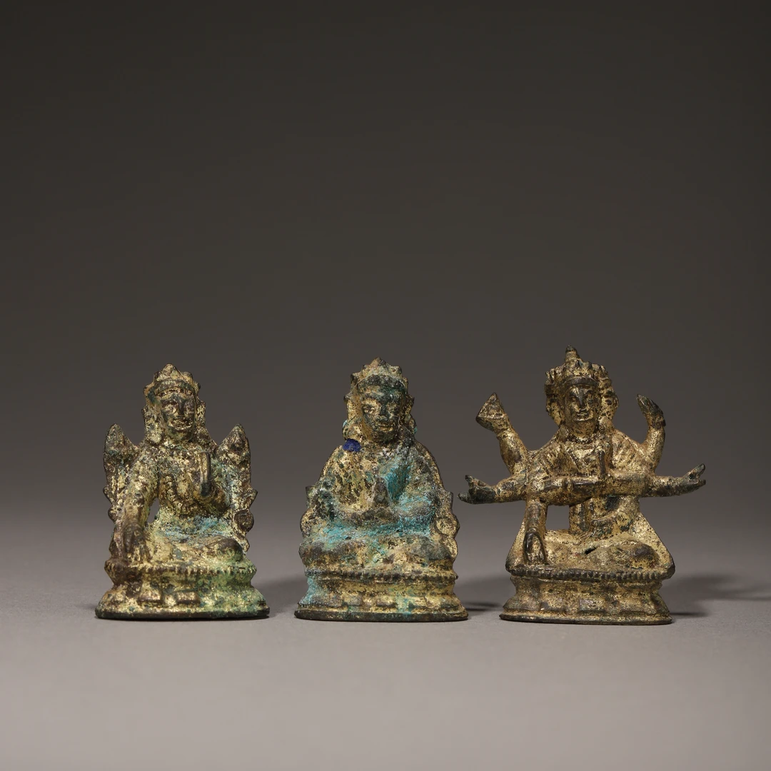 Lot10 清代 铜鎏金佛三尊