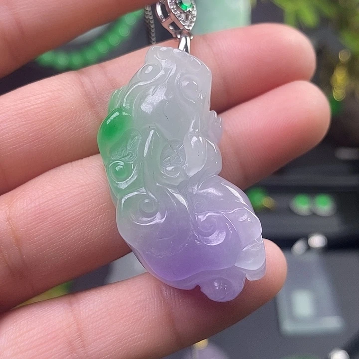 翡翠未镶嵌吊坠(赠链)
