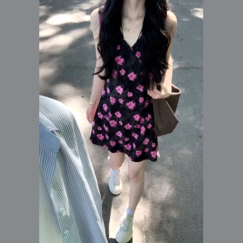 小个子巨好看的连衣裙韩系复古高级感超好看V领碎花短裙2025夏季