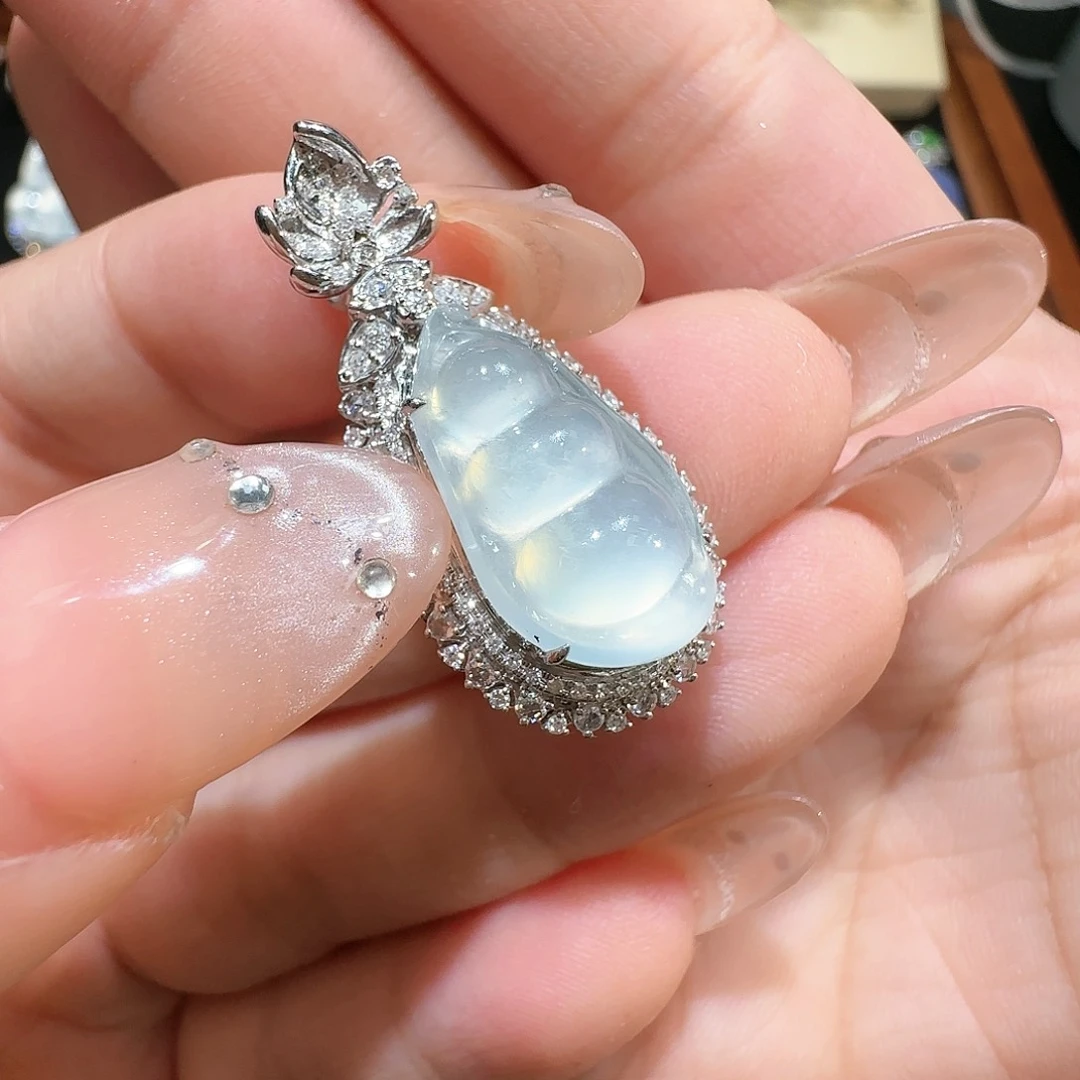 【闪购商品】颈饰18K金镶嵌翡翠