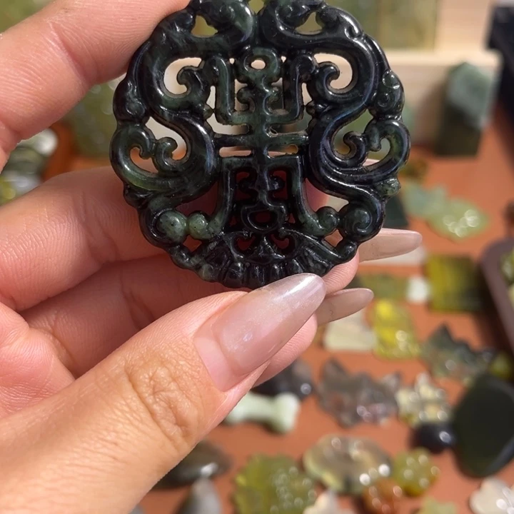 蛇纹石玉合金颈饰