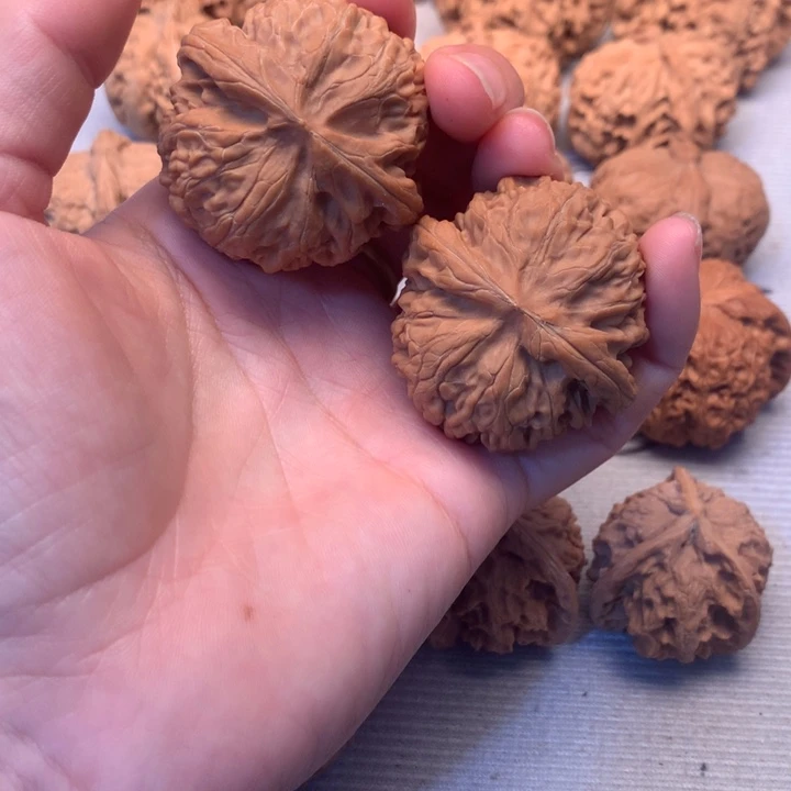 一***有文玩核桃把件宫灯