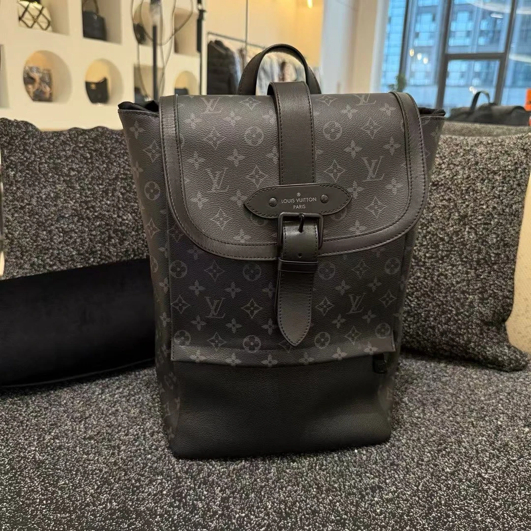 95新 LouisVuitton/路易威登 Saumur 黑花芯片款双肩包！17704