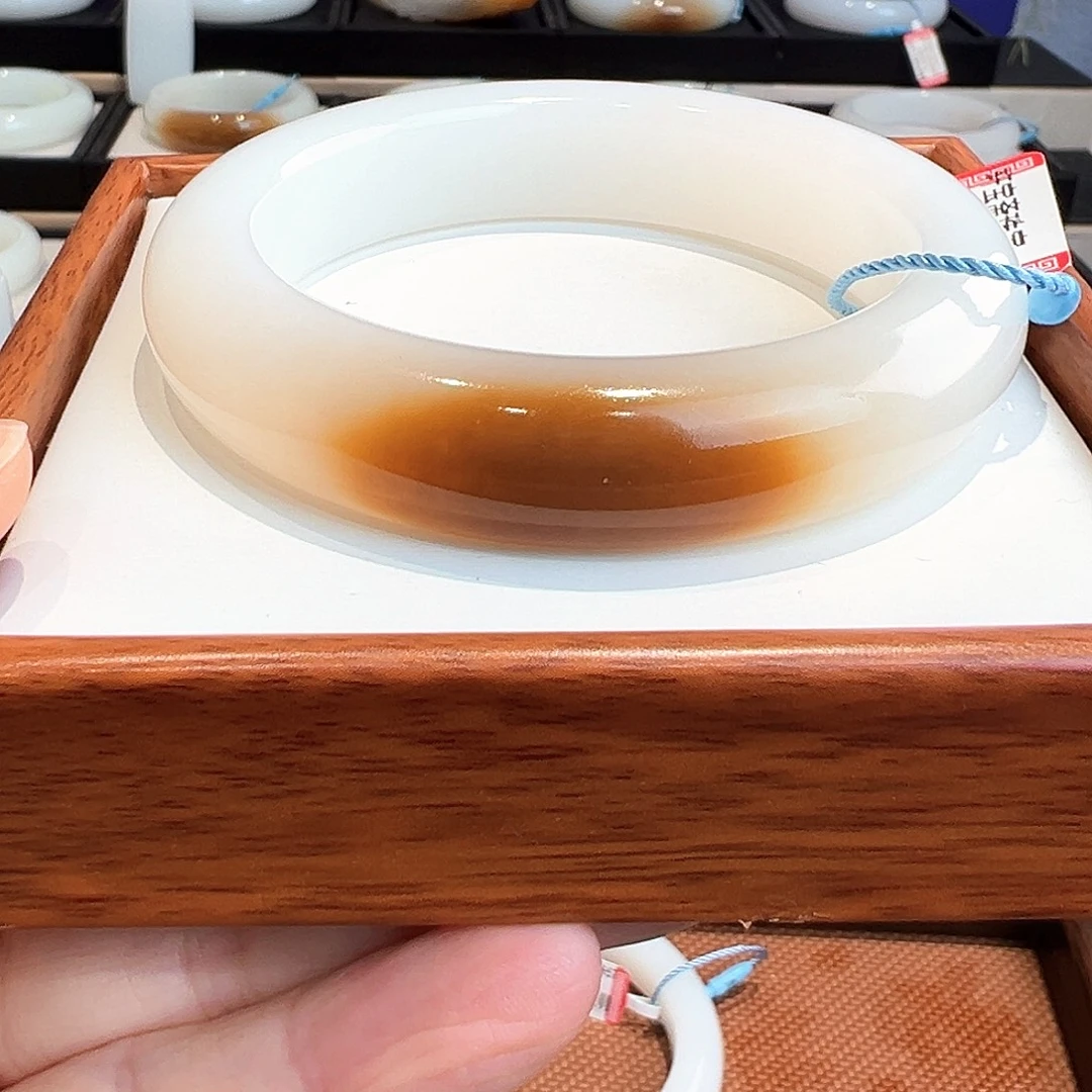 和田玉未镶嵌手镯