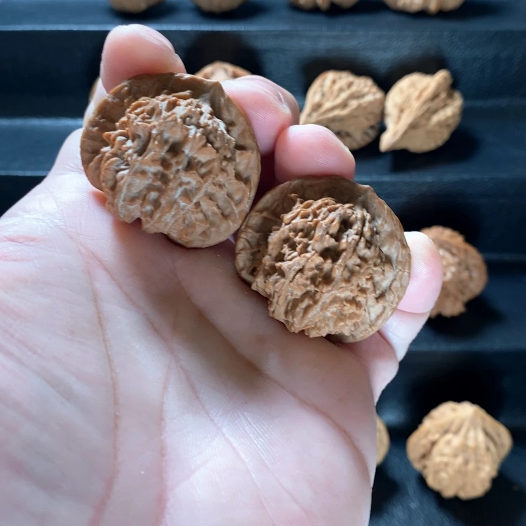 桃核把件野生原树血滴子38