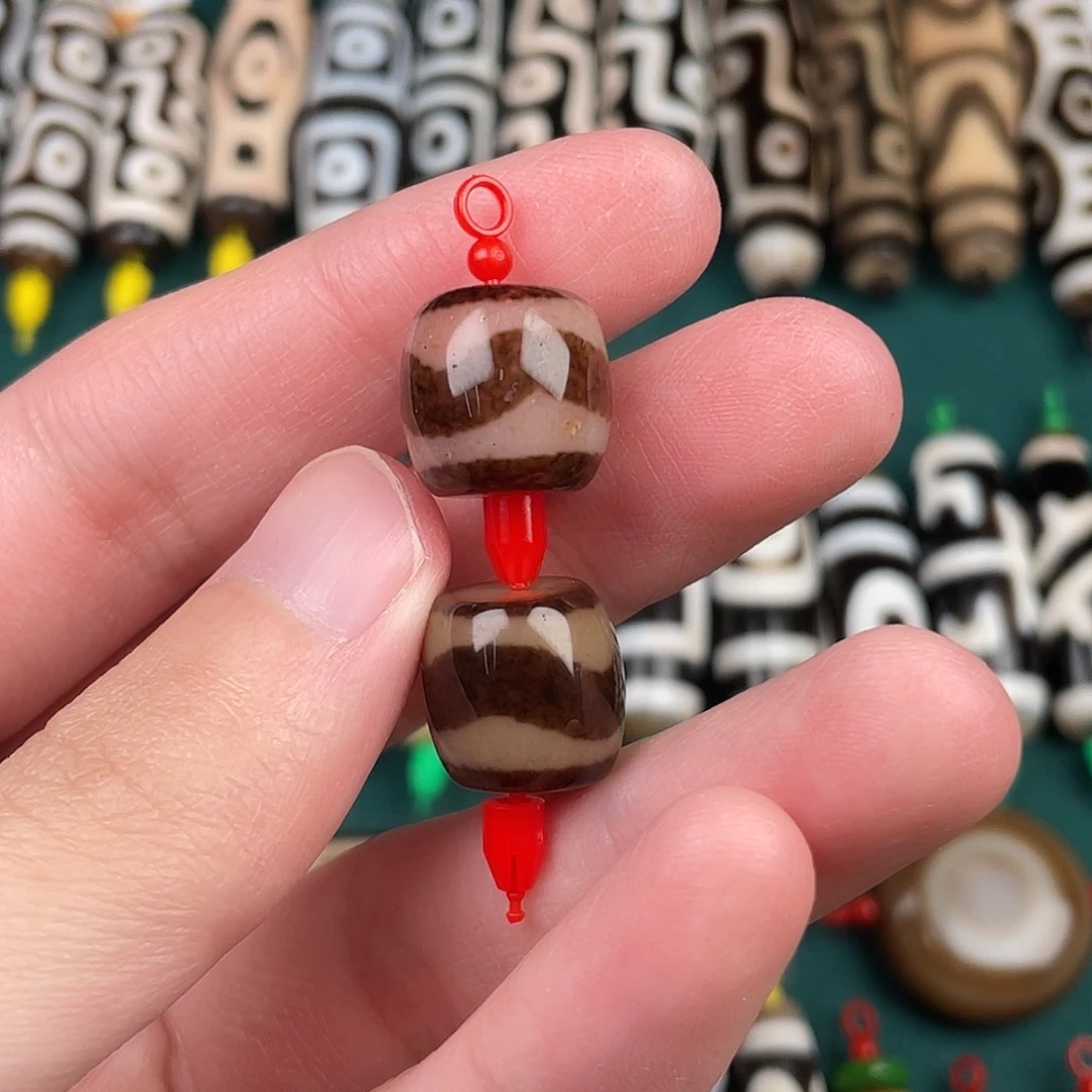 玛瑙/玉髓裸珠12 曲贡牙2个