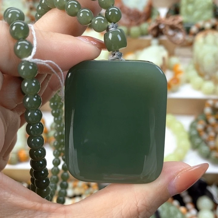 【闪购商品】透闪石质玉颈饰未镶嵌老*