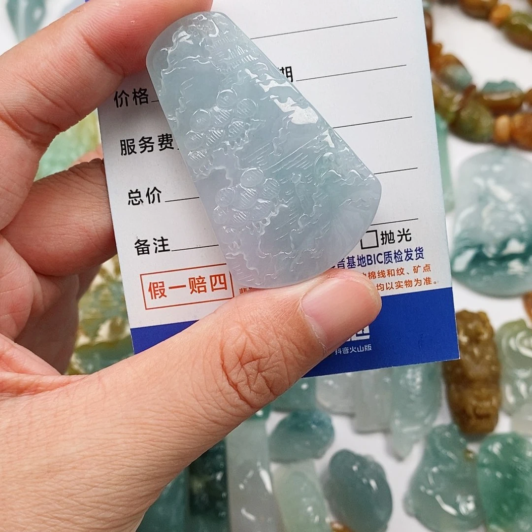 翡翠未镶嵌颈饰山水