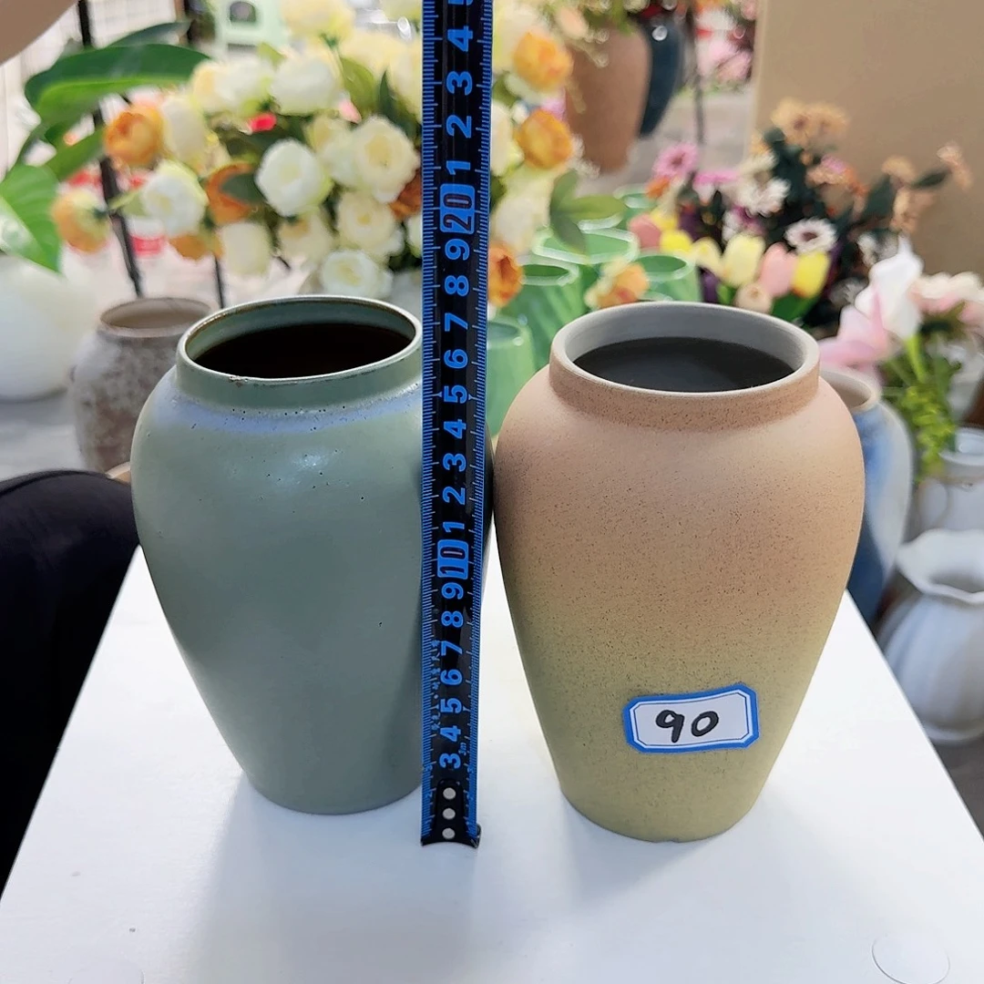 90号一对小花瓶高16厘米瑕疵