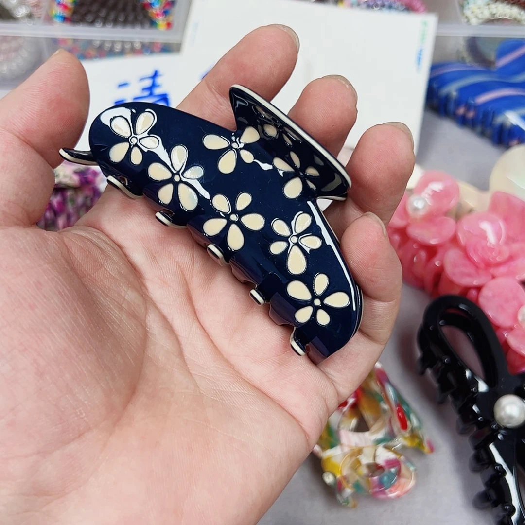 布艺非金属抓夹一个藏蓝色