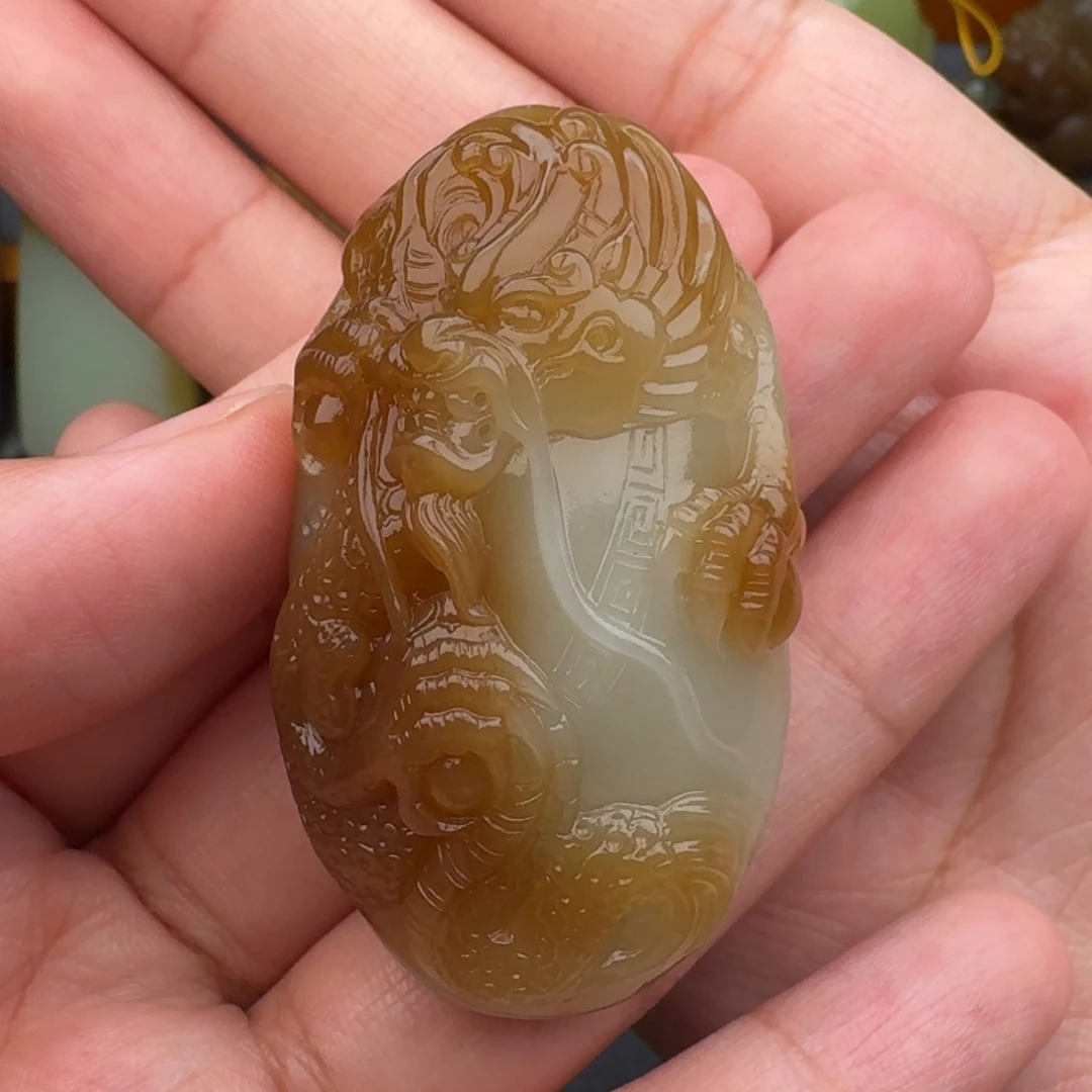 和田玉未镶嵌颈饰一***乖