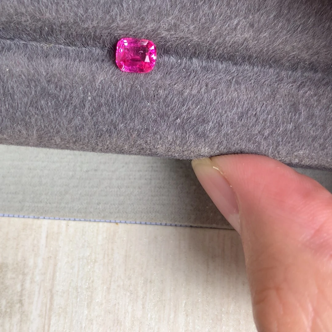 尖晶石裸石1.07 无烧 热粉马哼盖